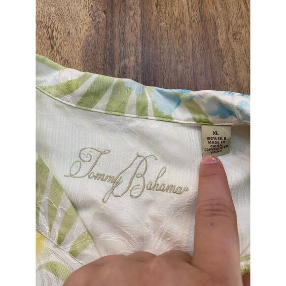 Tommy Bahama Hawaiian Camp Sport Short Sleeves Button Down Shirt Size XL - Picture 3 of 4